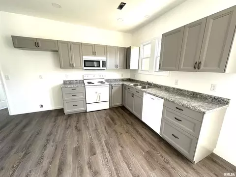 Kitchen - 641 N Hickory St, Centralia, IL 62801 photo 1 of 1