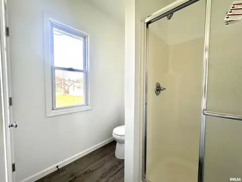 Bath - 641 N Hickory St, Centralia, IL 62801 photo 2 of 2