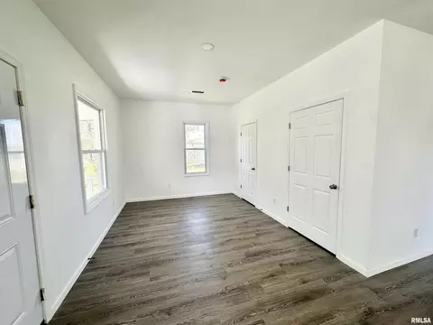 Living - 641 N Hickory St, Centralia, IL 62801 photo 1 of 2