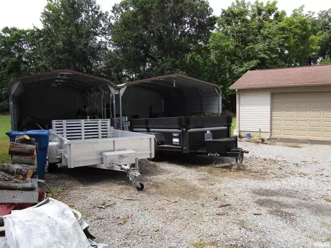 Exterior - 1253 County Road 800 E, Carmi, IL 62821 photo 6 of 14