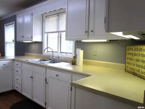 Kitchen - 1253 County Road 800 E, Carmi, IL 62821 photo 1 of 6