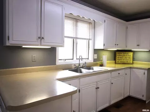 Kitchen - 1253 County Road 800 E, Carmi, IL 62821 photo 6 of 6