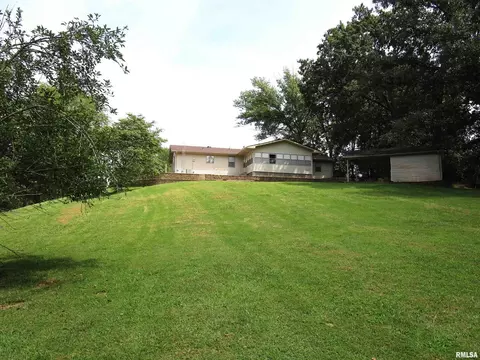 Exterior - 1253 County Road 800 E, Carmi, IL 62821 photo 8 of 14