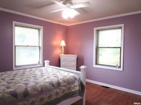 Bedroom - 1253 County Road 800 E, Carmi, IL 62821 photo 1 of 2