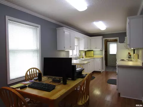 Kitchen - 1253 County Road 800 E, Carmi, IL 62821 photo 3 of 6