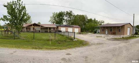 15 Lincoln St, Stonefort, IL 62987