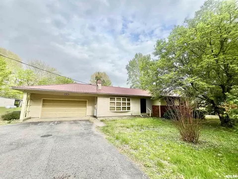 811 S Main St, Grand Chain, IL 62941