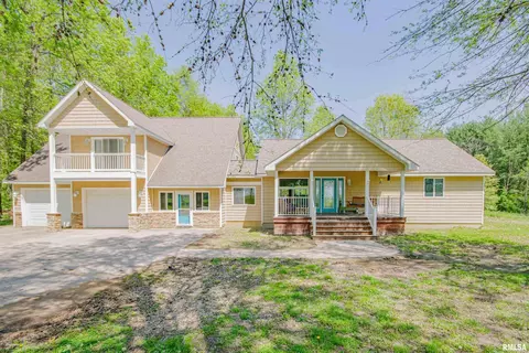 402 Edgewood Rd # A, Salem, IL 62881