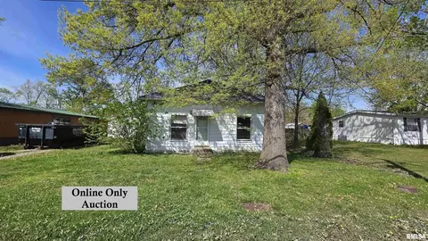 609 N Locust St, Sesser, IL 62884
