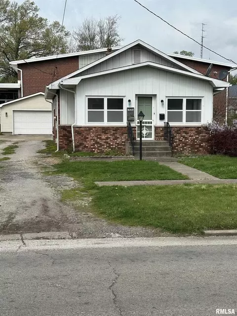 111 S Line St, Du Quoin, IL 62832