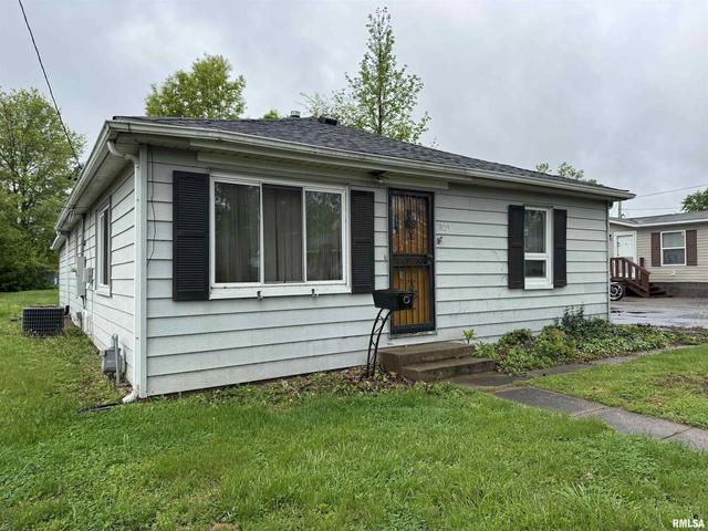 809 W Chestnut St, Marion, IL 62959