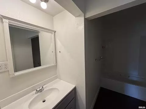 1014 E Broadway St, Centralia, IL 62801 photo 21