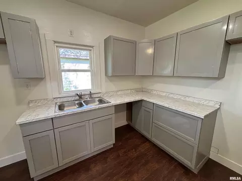1014 E Broadway St, Centralia, IL 62801 photo 7
