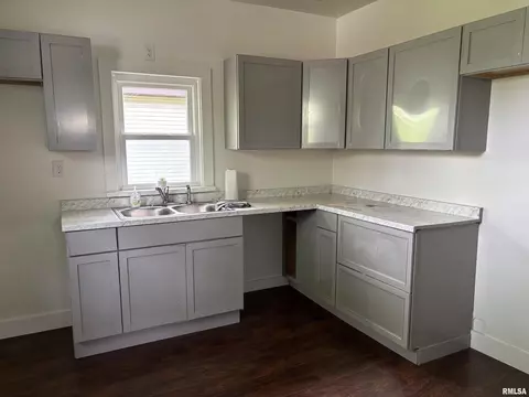 1014 E Broadway St, Centralia, IL 62801 photo 9