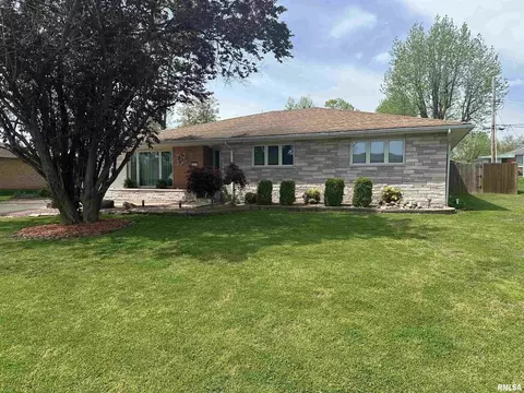 111 Panther Dr, Pinckneyville, IL 62274