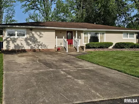 701 Stinson Dr, Mount Vernon, IL 62864