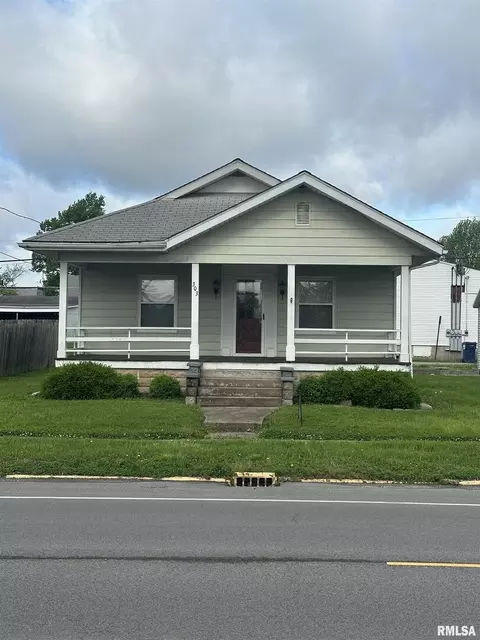 303 S Main St, Pinckneyville, IL 62274