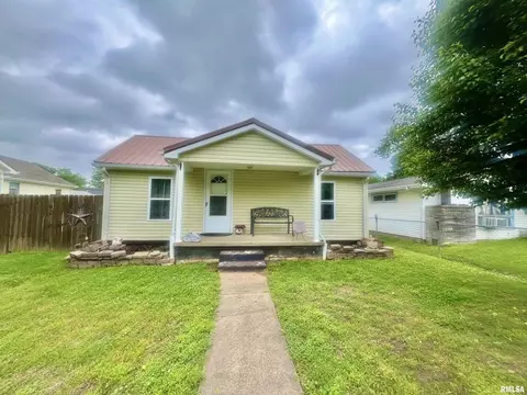 1812 Baynes St, Metropolis, IL 62960