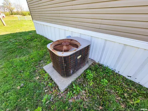 1110 W 7th St, Flora, IL 62839 photo 40