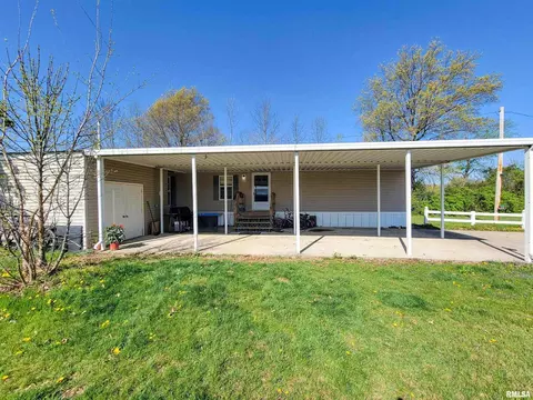 1110 W 7th St, Flora, IL 62839 photo 2