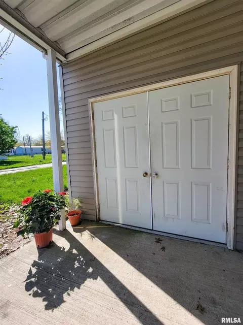 1110 W 7th St, Flora, IL 62839 photo 5