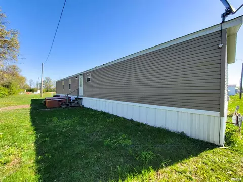 1110 W 7th St, Flora, IL 62839 photo 3