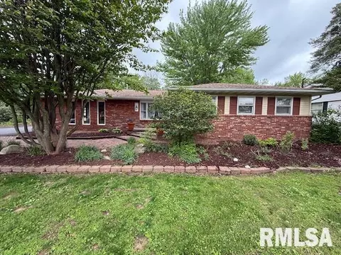 303 S Greenbriar Rd, Carterville, IL 62918