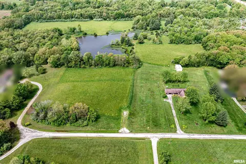 16123 N Hickory Ln, Woodlawn, IL 62898
