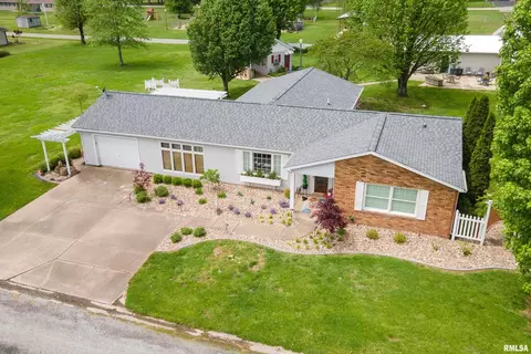 24 Karen Dr, Christopher, IL 62822