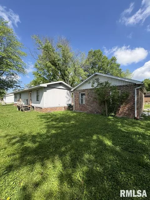 406 Church St, Christopher, IL 62822