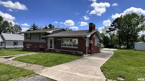 1908 E Oak St, West Frankfort, IL 62896
