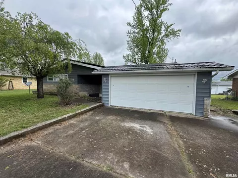 411 Springfield Ave, Anna, IL 62906 photo 3