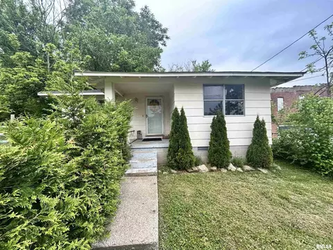 104 W Maple St, Cobden, IL 62920