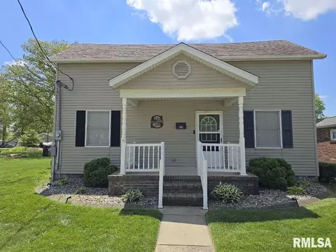 930 N 4th St, Breese, IL 62230
