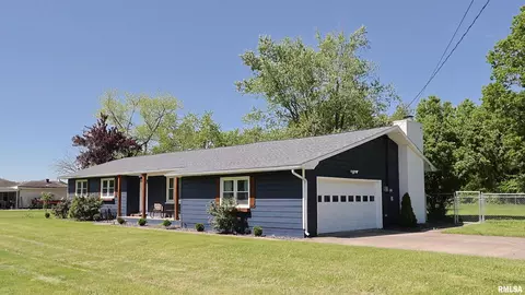 4229 Radio Tower Rd, Salem, IL 62881