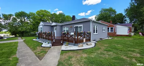 401 E 5th St, Mount Carmel, IL 62863 photo 2