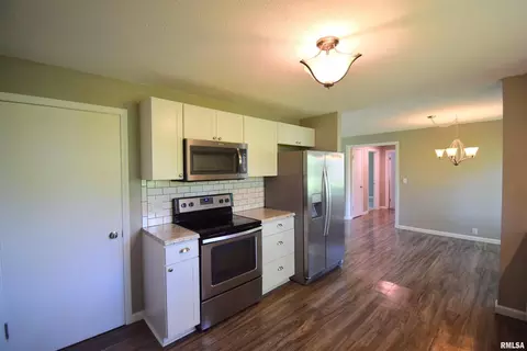 15841 E Fairfield Rd, Mount Vernon, IL 62864 photo 9