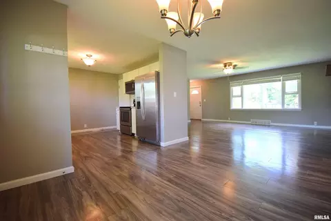 15841 E Fairfield Rd, Mount Vernon, IL 62864 photo 6