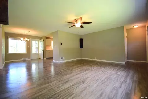 15841 E Fairfield Rd, Mount Vernon, IL 62864 photo 4