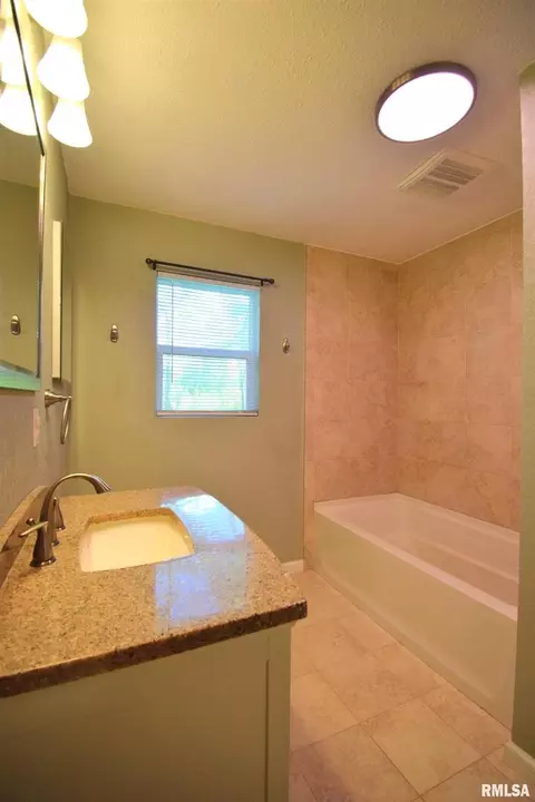 15841 E Fairfield Rd, Mount Vernon, IL 62864 photo 11