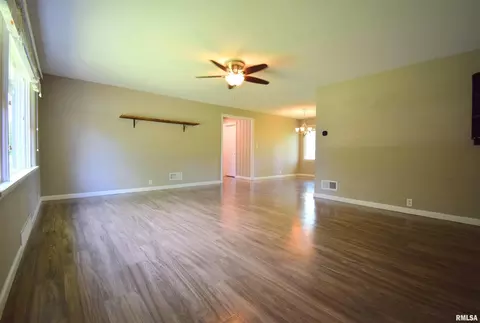 15841 E Fairfield Rd, Mount Vernon, IL 62864 photo 3