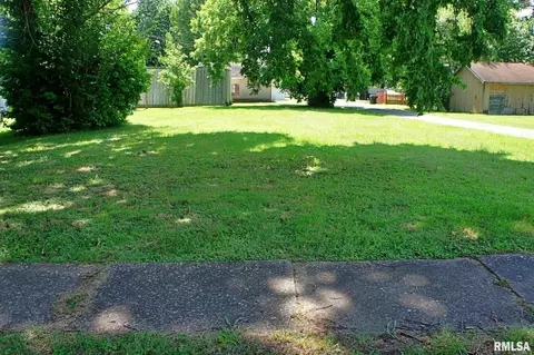 1012 Girard St, Metropolis, IL 62960