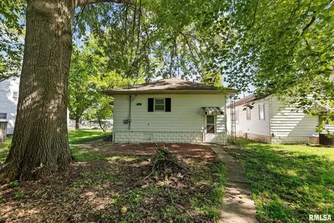 515 E Calumet St, Centralia, IL 62801 photo 4