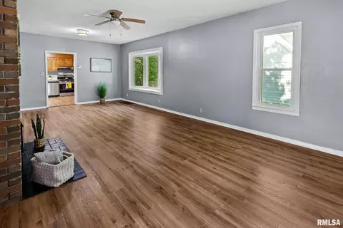 515 E Calumet St, Centralia, IL 62801 photo 9