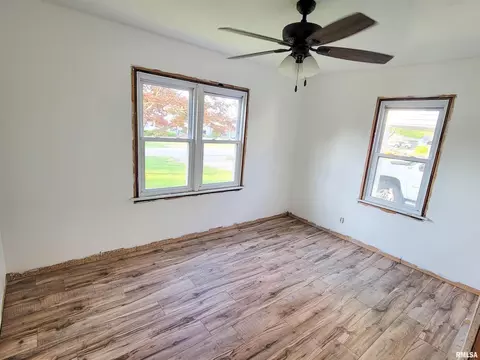 225 Hickory St, Flora, IL 62839 photo 32