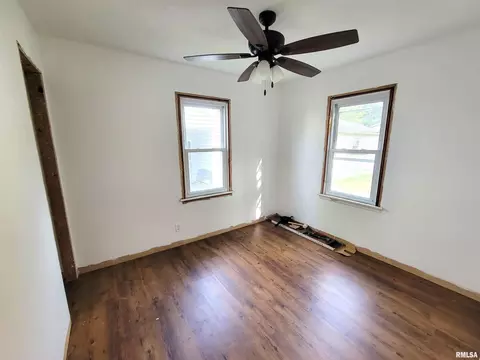 225 Hickory St, Flora, IL 62839 photo 37