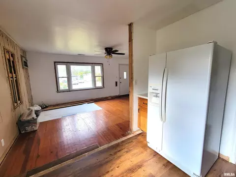 225 Hickory St, Flora, IL 62839 photo 18