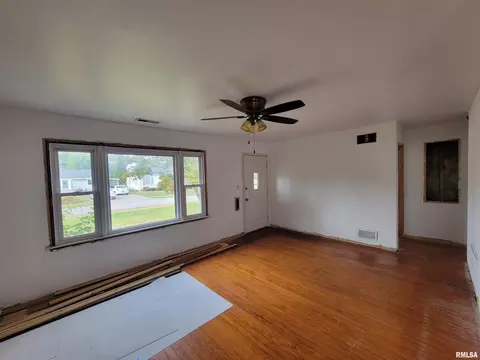 225 Hickory St, Flora, IL 62839 photo 13