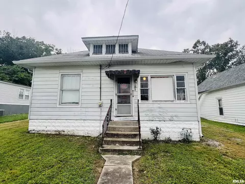1508 Fisk St, Eldorado, IL 62930