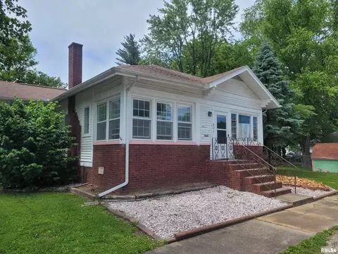 401 Election St, Benton, IL 62812